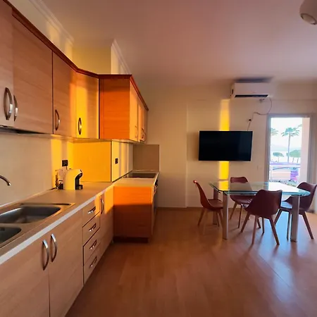 - Ggpremiumstays Beachfront - 2 Double Bedrooms First Line Exclusive View With 2 Balconies Appartement 3*