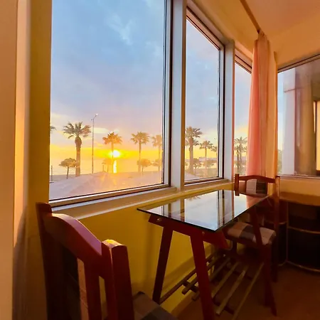 - Ggpremiumstays Beachfront - 2 Double Bedrooms First Line Exclusive View With 2 Balconies Apartmán Vlorë