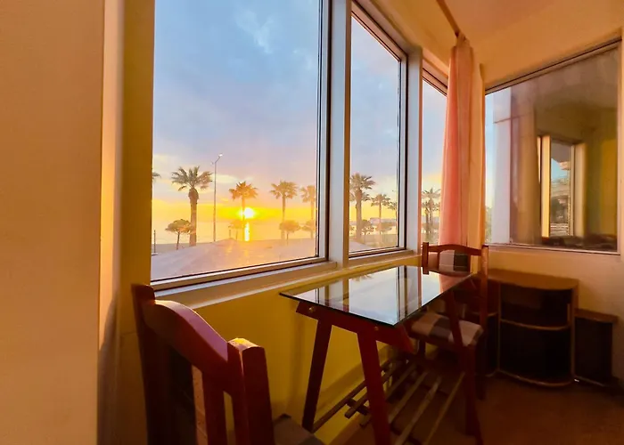 - Ggpremiumstays Beachfront - 2 Double Bedrooms First Line Exclusive View With 2 Balconies Appartement Vlorë